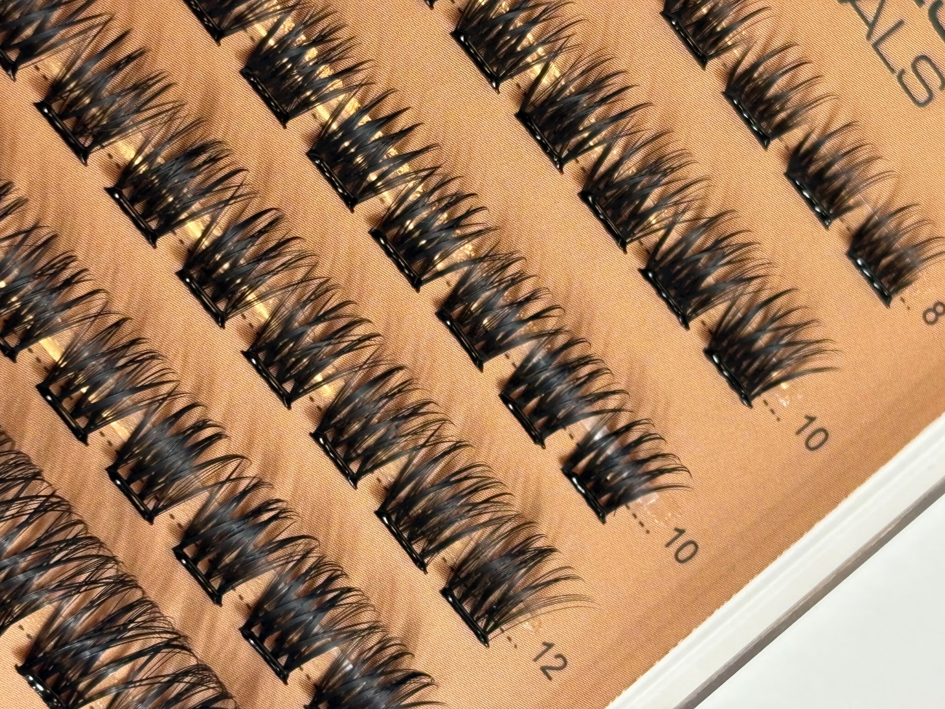 INSTANT FILL - PRE GLUED LASHES